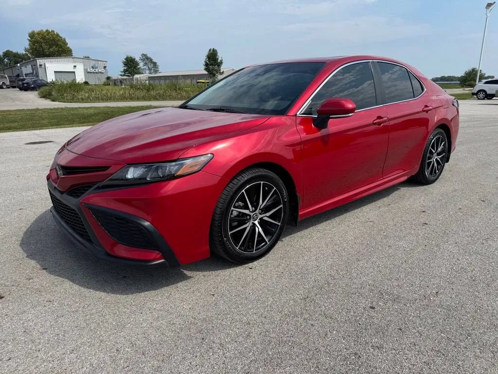 Used 2023 Toyota Camry SE w/ Convenience Package FWD image 3