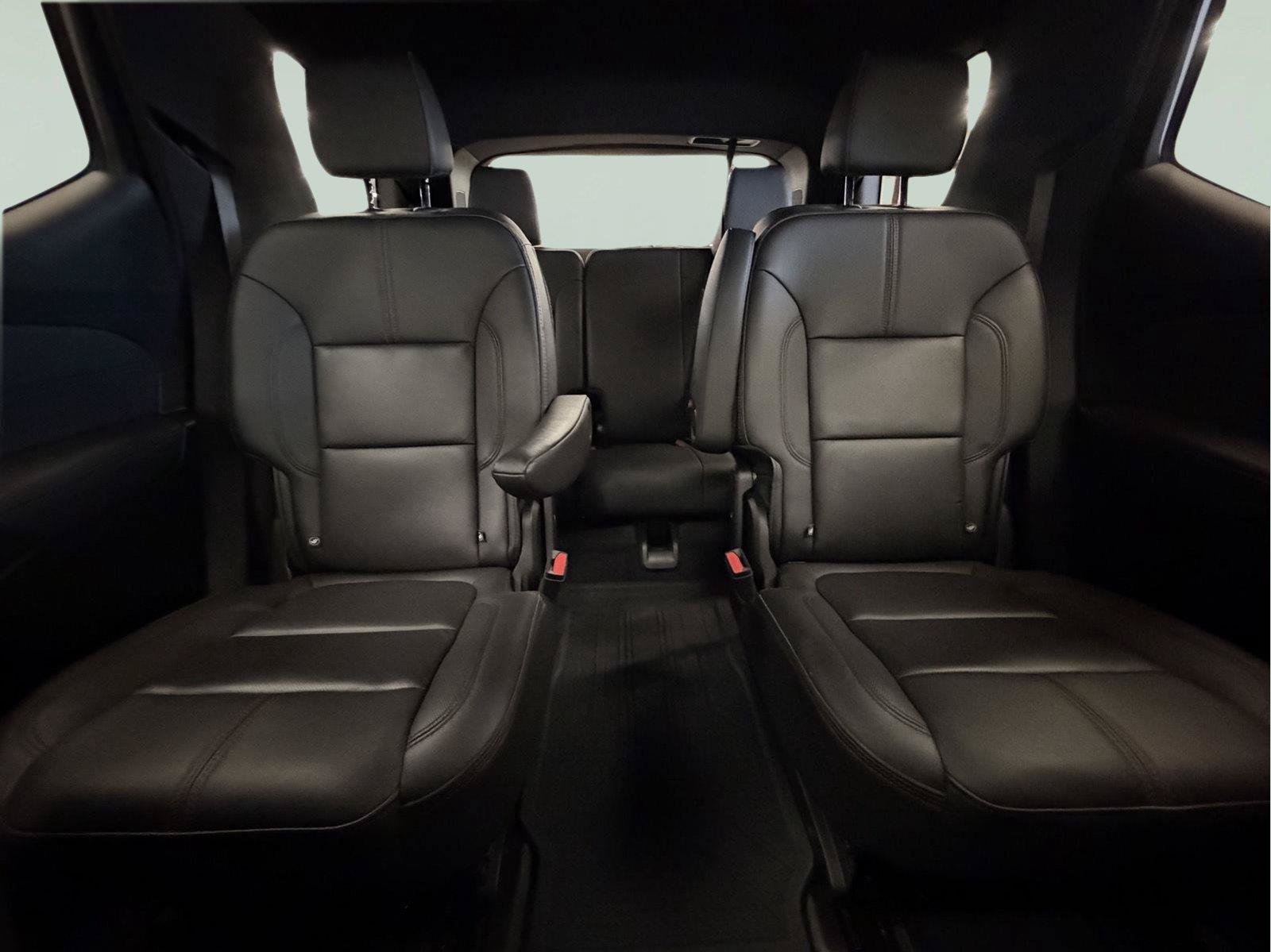 Used 2023 Chevrolet Traverse RS w/ LPO, Floor Liner Package AWD/4WD image 28