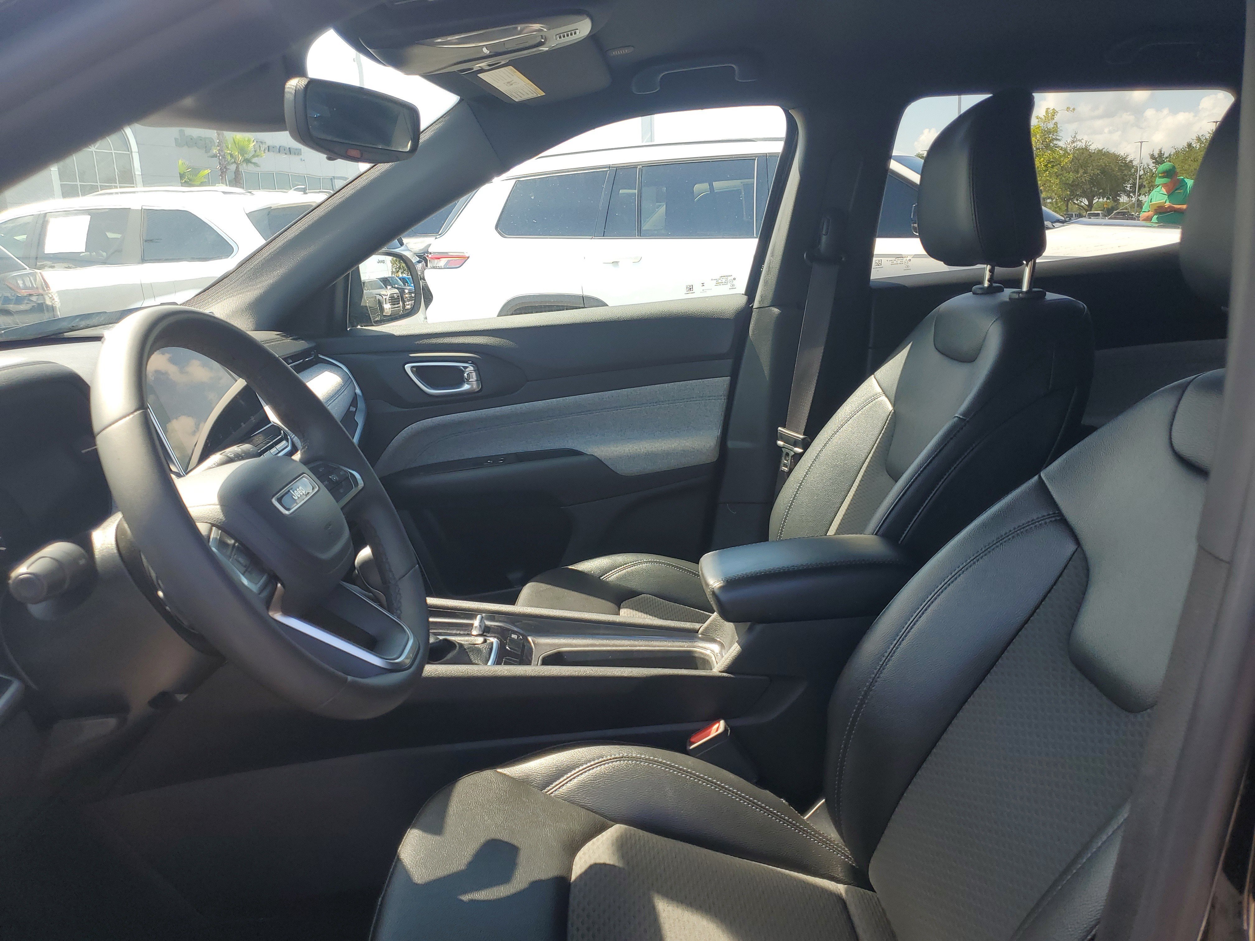 Used 2024 Jeep Compass Latitude AWD/4WD image 12