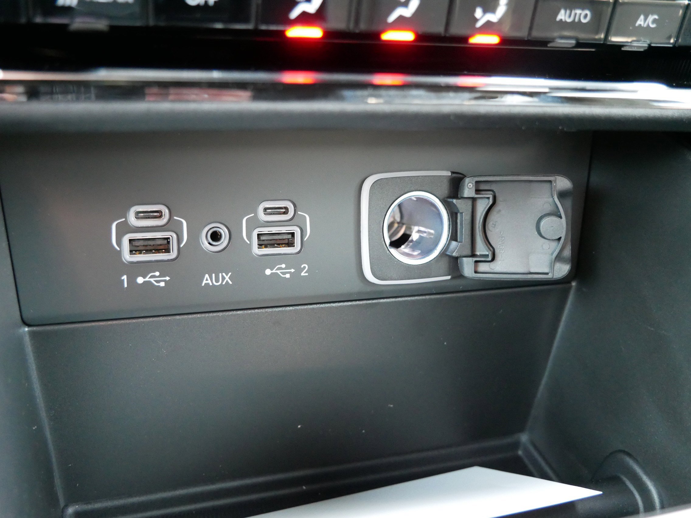 New 2025 Jeep Grand Cherokee L Limited w/ Black Appearance Package image 16