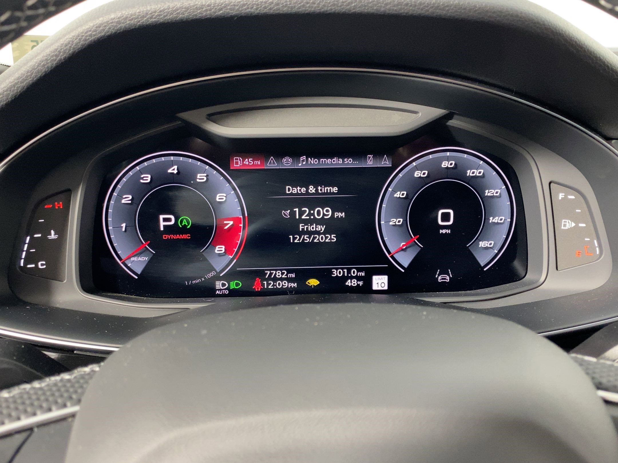 Used 2025 Audi SQ7 Premium Plus w/ Executive Package image 17