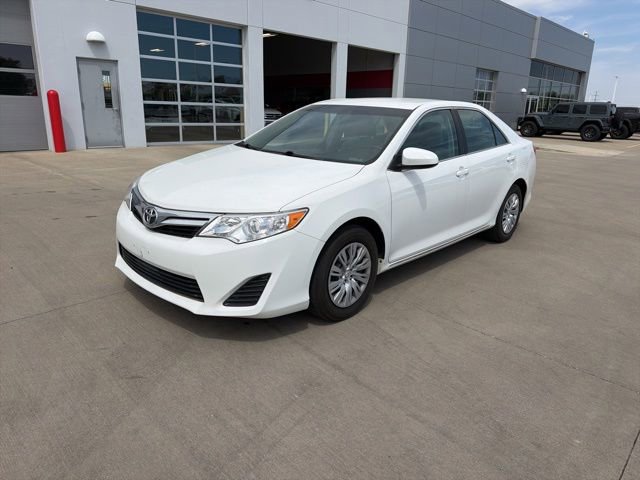 Used 2013 Toyota Camry LE FWD image 2