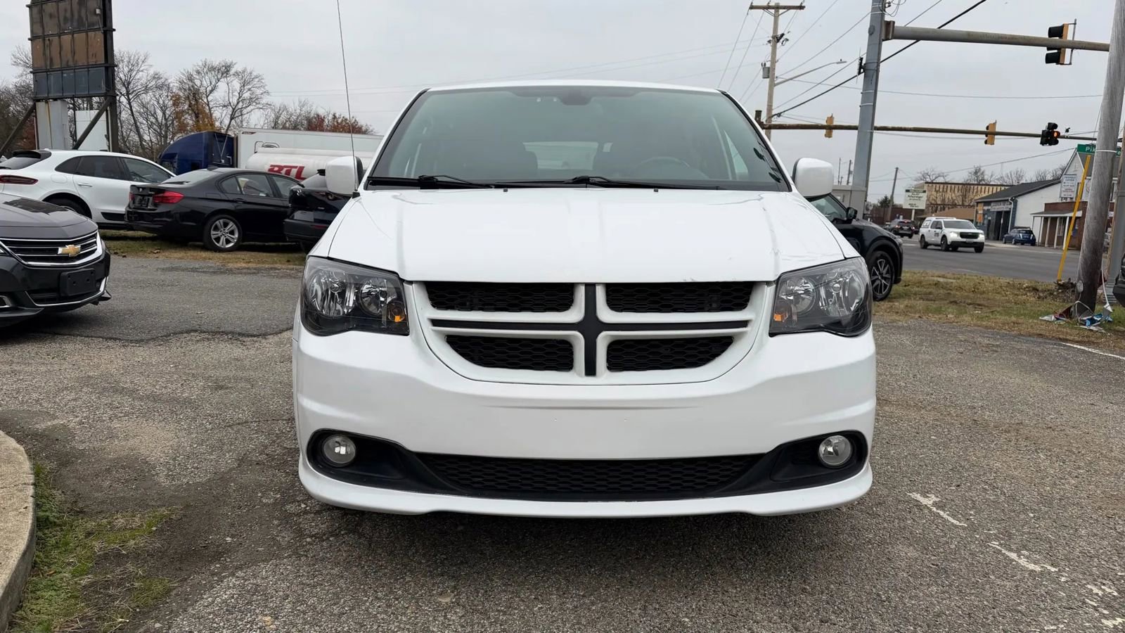 Used 2019 Dodge Grand Caravan GT image 3