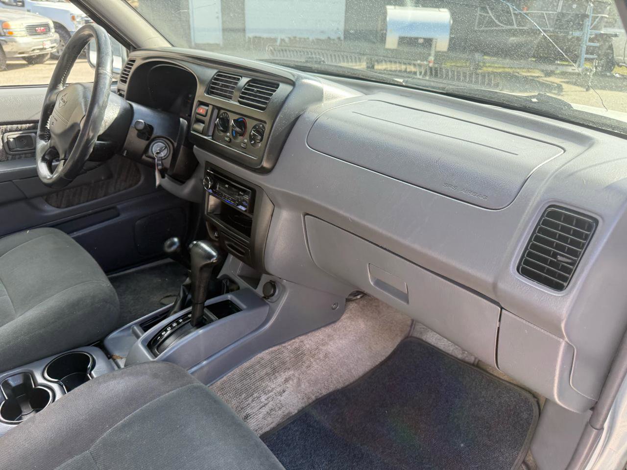 Used 2000 Nissan Frontier XE image 13