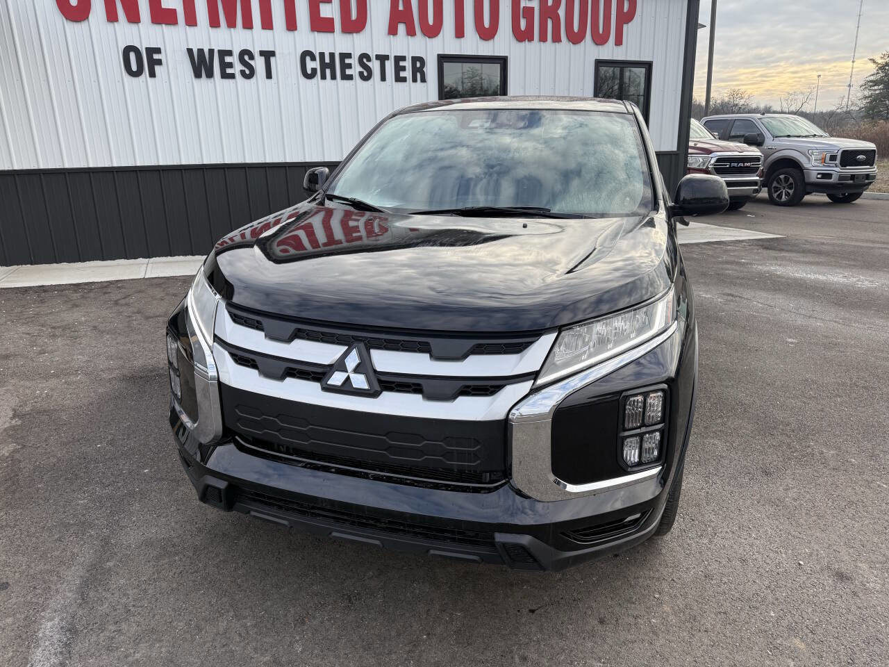 Used 2024 Mitsubishi Outlander Sport ES image 2