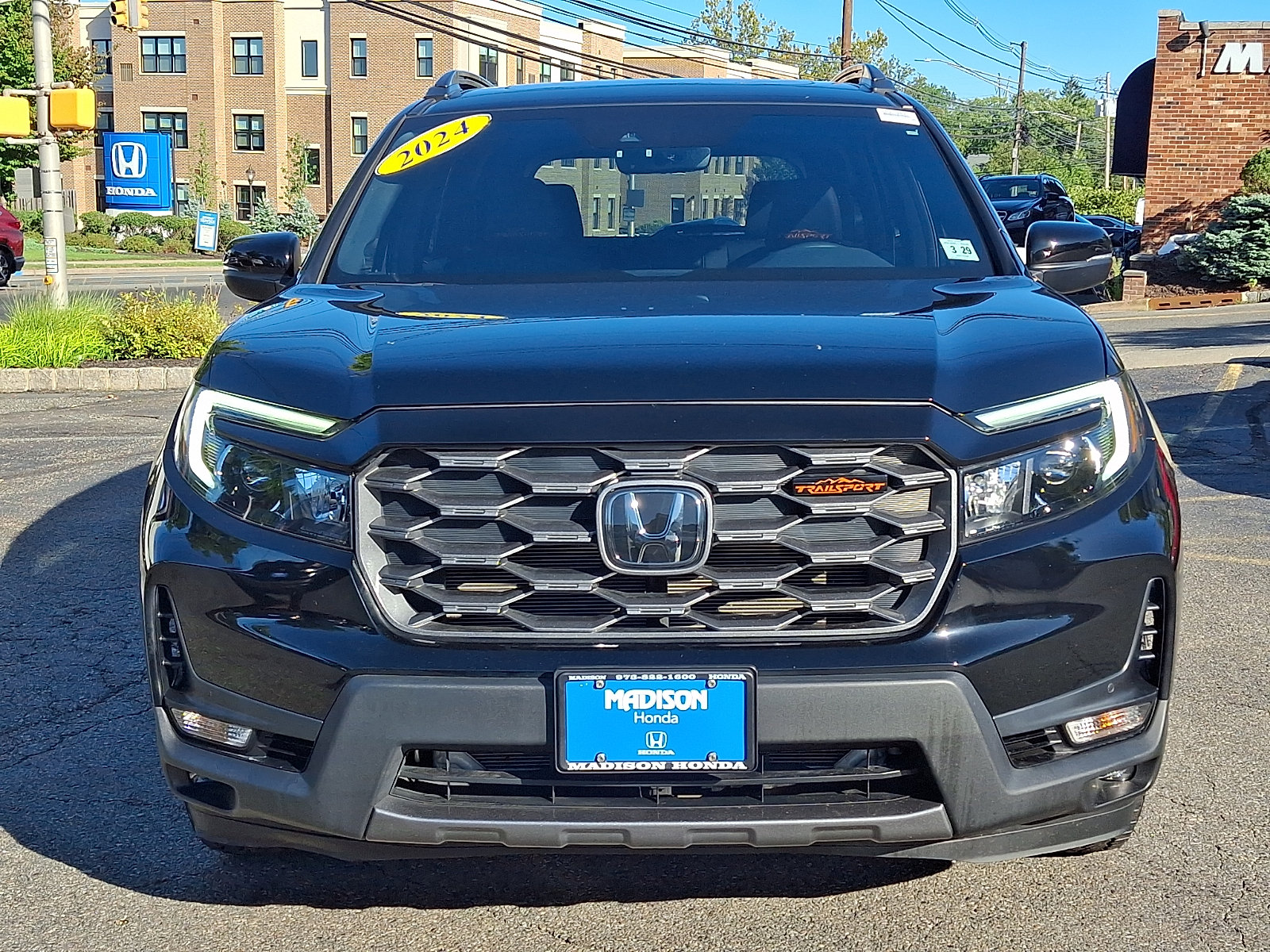 Used 2024 Honda Passport TrailSport image 2