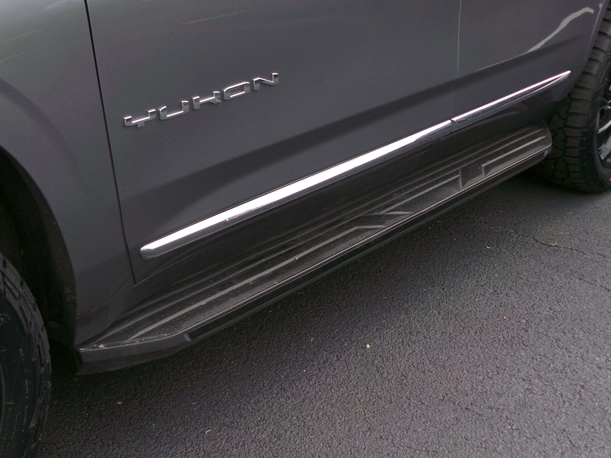 Used 2022 GMC Yukon SLT w/ SLT Premium Package RWD image 9