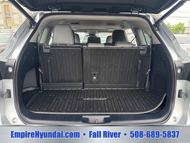Used 2020 Toyota Highlander XLE AWD/4WD image 7