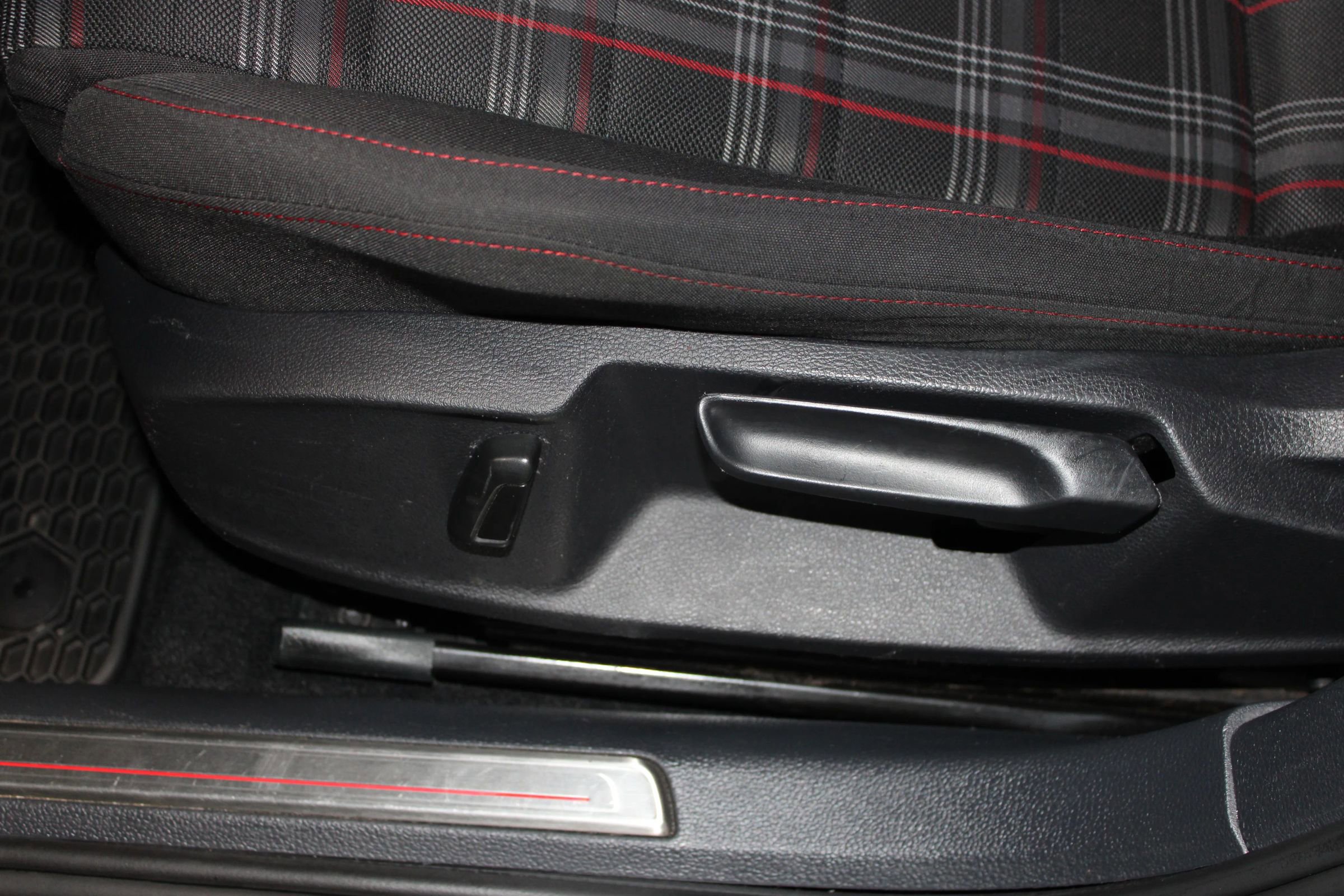 Used 2017 Volkswagen GTI S image 9