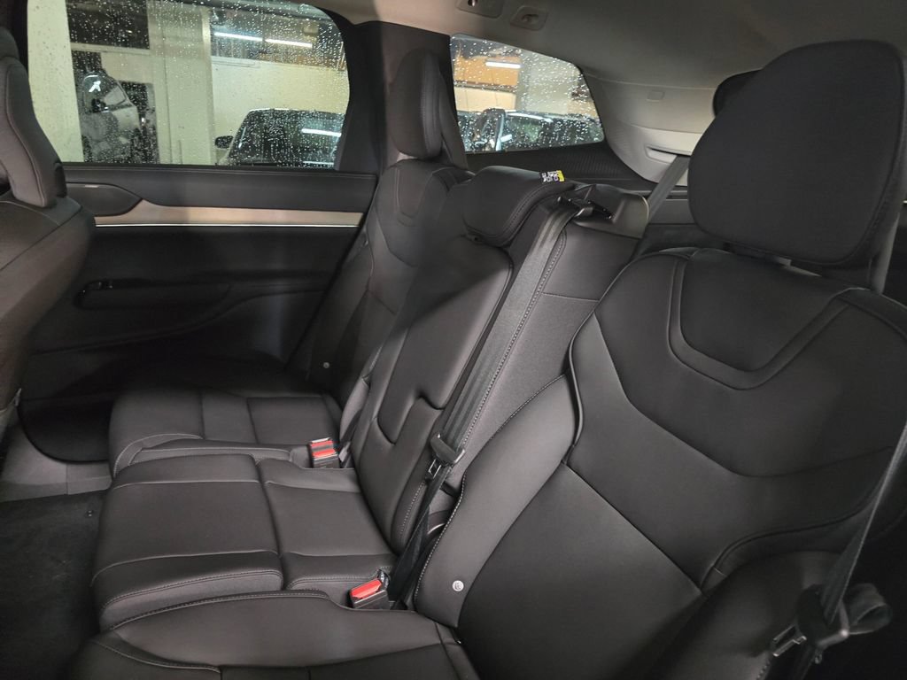 New 2025 Volvo EX90 Plus AWD/4WD image 17