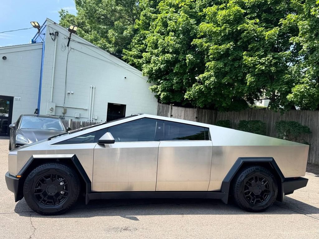 Used 2024 Tesla Cybertruck Cyberbeast AWD/4WD image 3