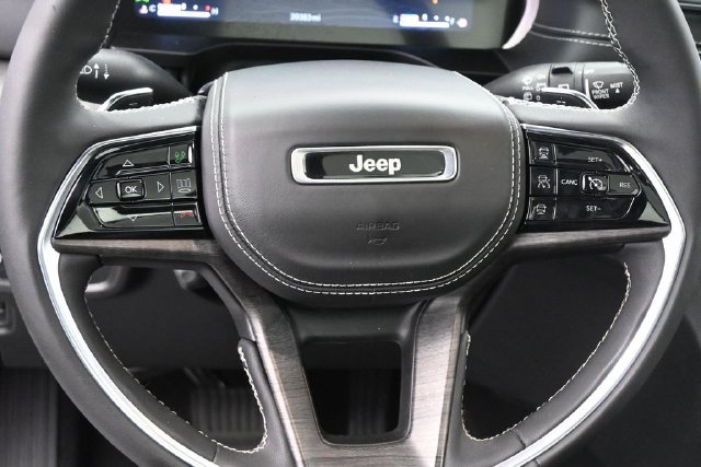 Used 2024 Jeep Grand Cherokee Overland w/ Trailer Tow Package AWD/4WD image 8