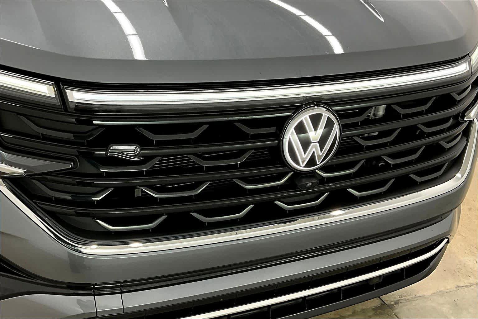 Used 2024 Volkswagen Atlas SEL Premium R-Line image 31
