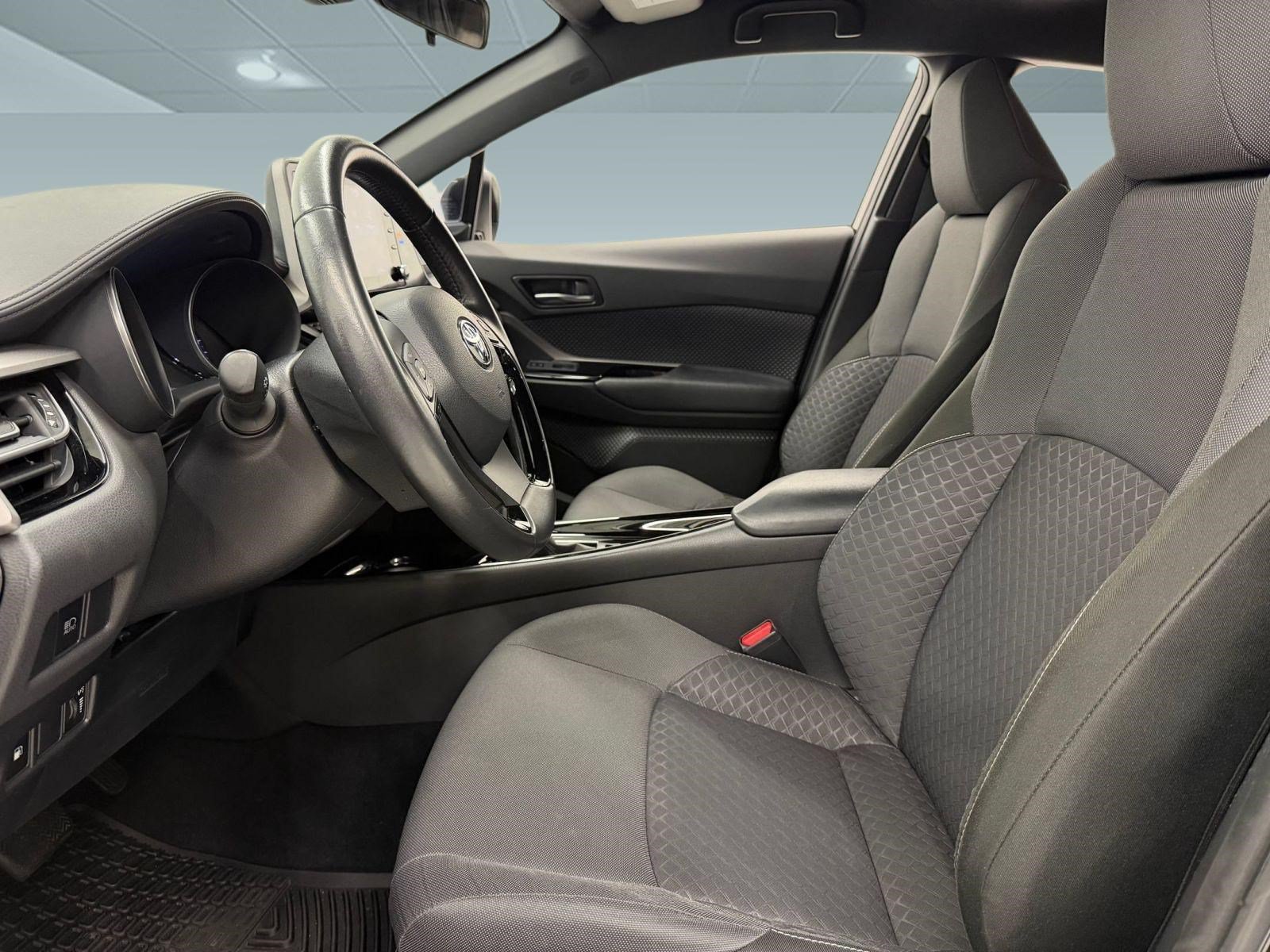 Used 2021 Toyota C-HR Nightshade FWD image 4