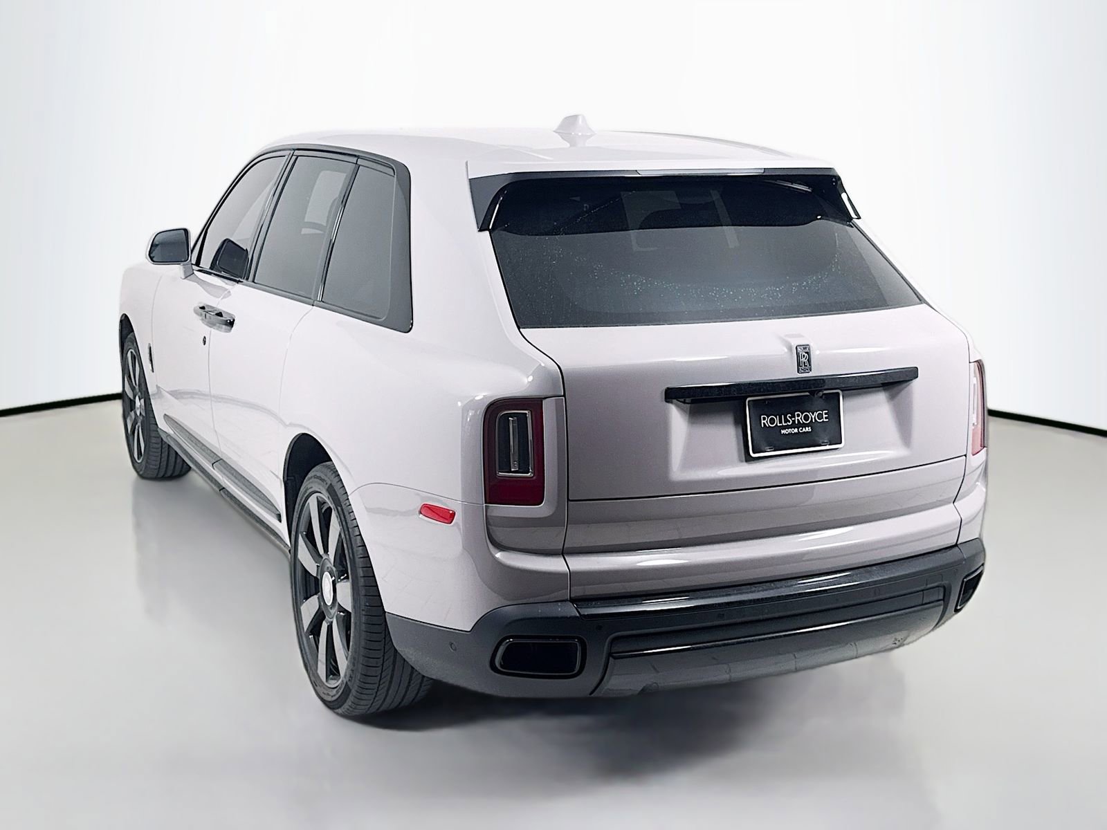 Certified 2022 Rolls-Royce Cullinan w/ Dark Exterior Package AWD/4WD image 2