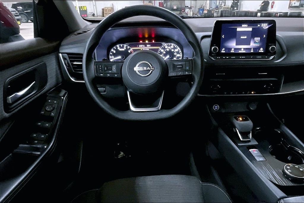 Used 2023 Nissan Rogue SV image 5
