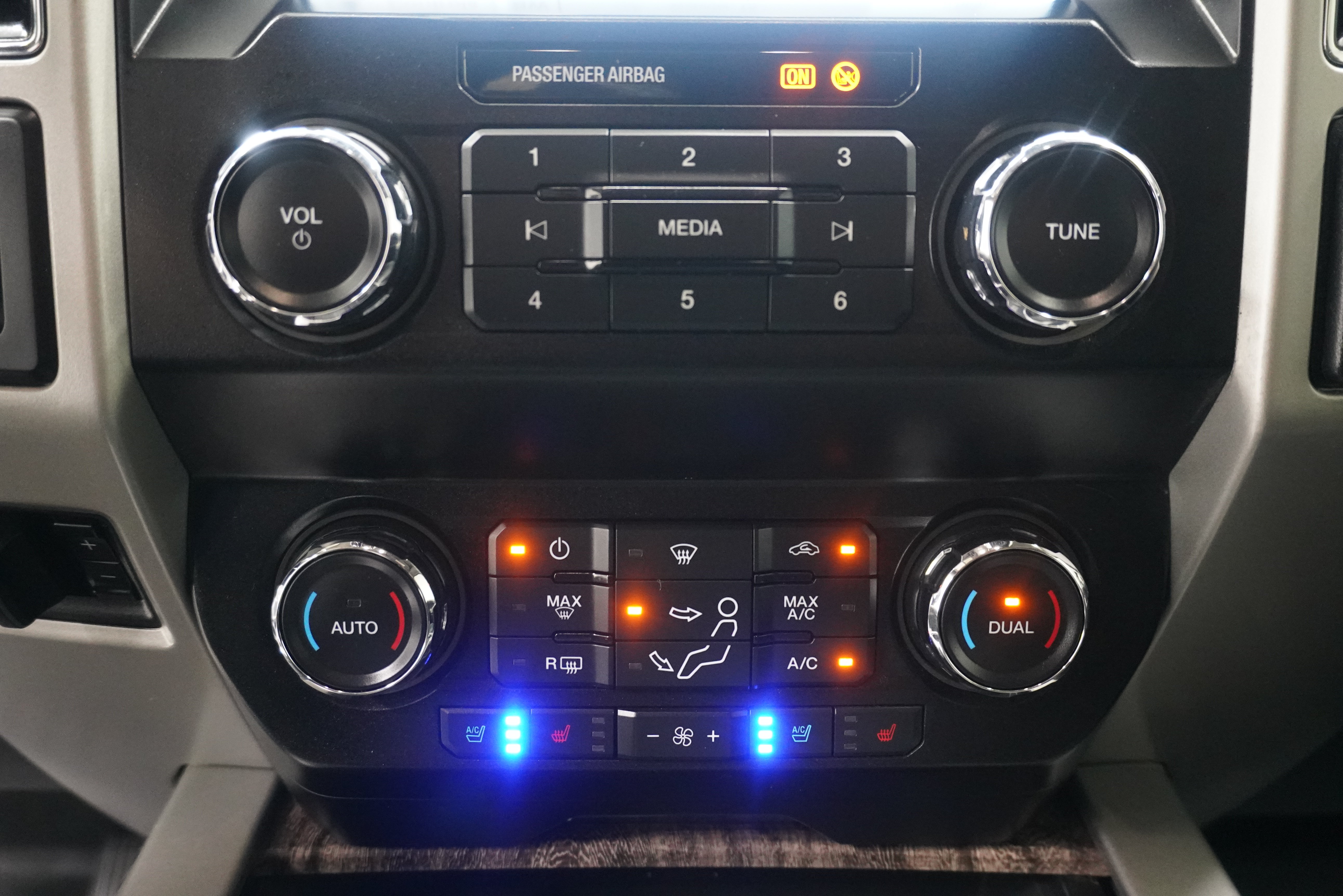 Used 2019 Ford F450 Lariat w/ Lariat Value Package AWD/4WD image 24