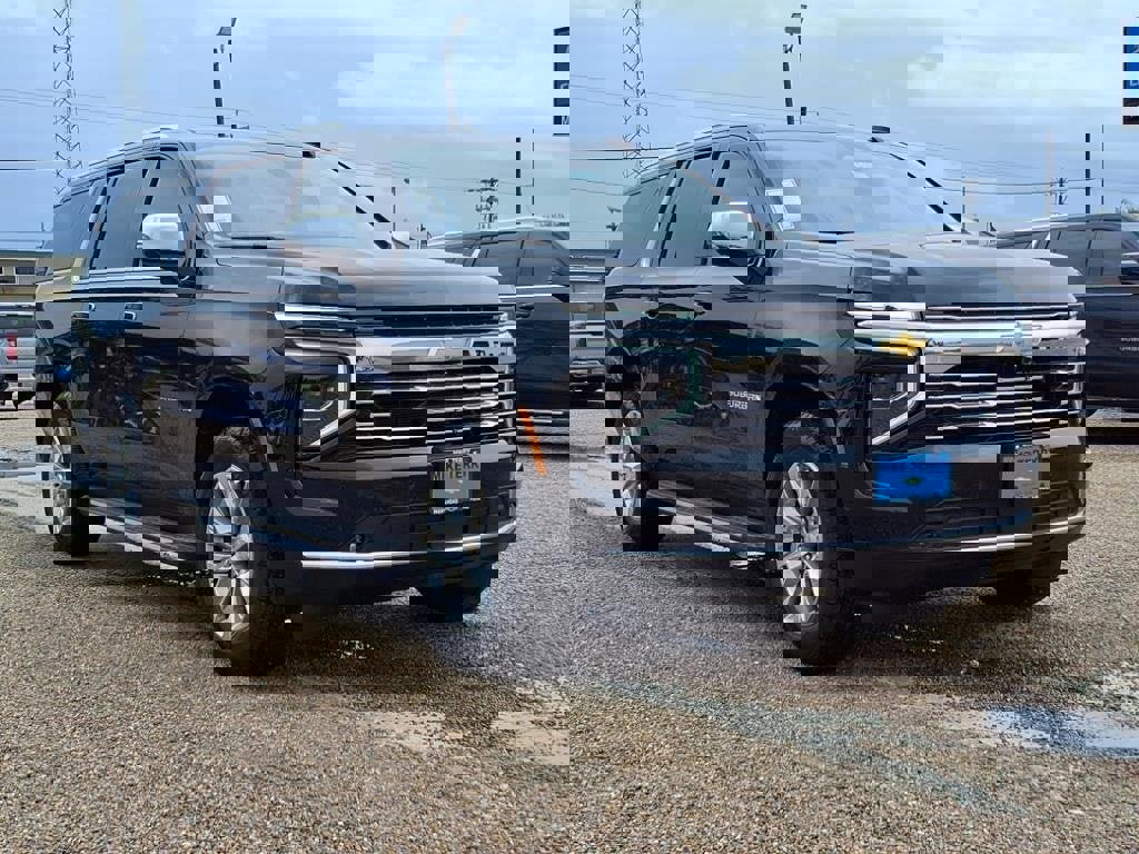 New 2025 Chevrolet Suburban Premier image 2