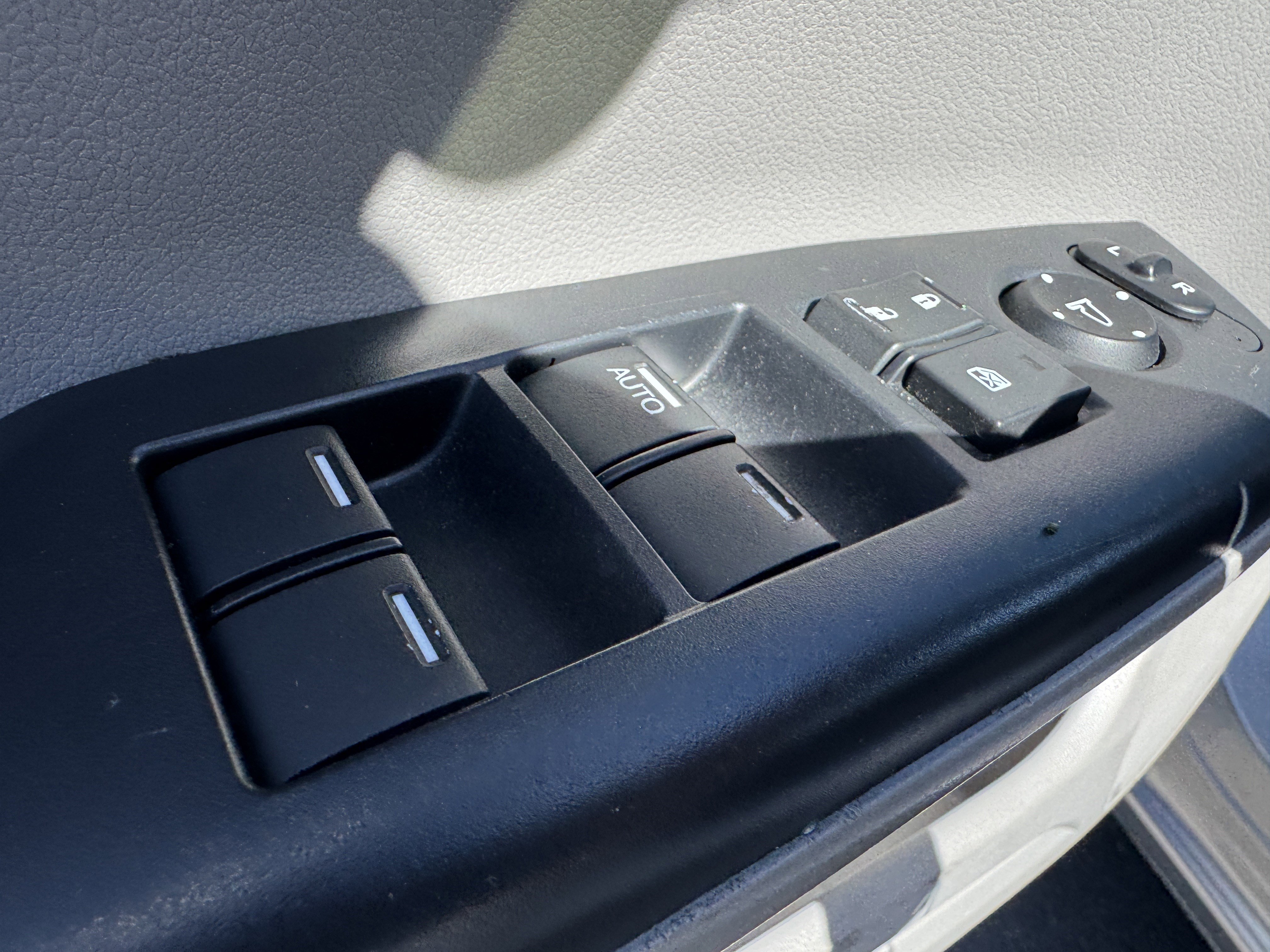 Used 2012 Honda Civic Hybrid Sedan image 10