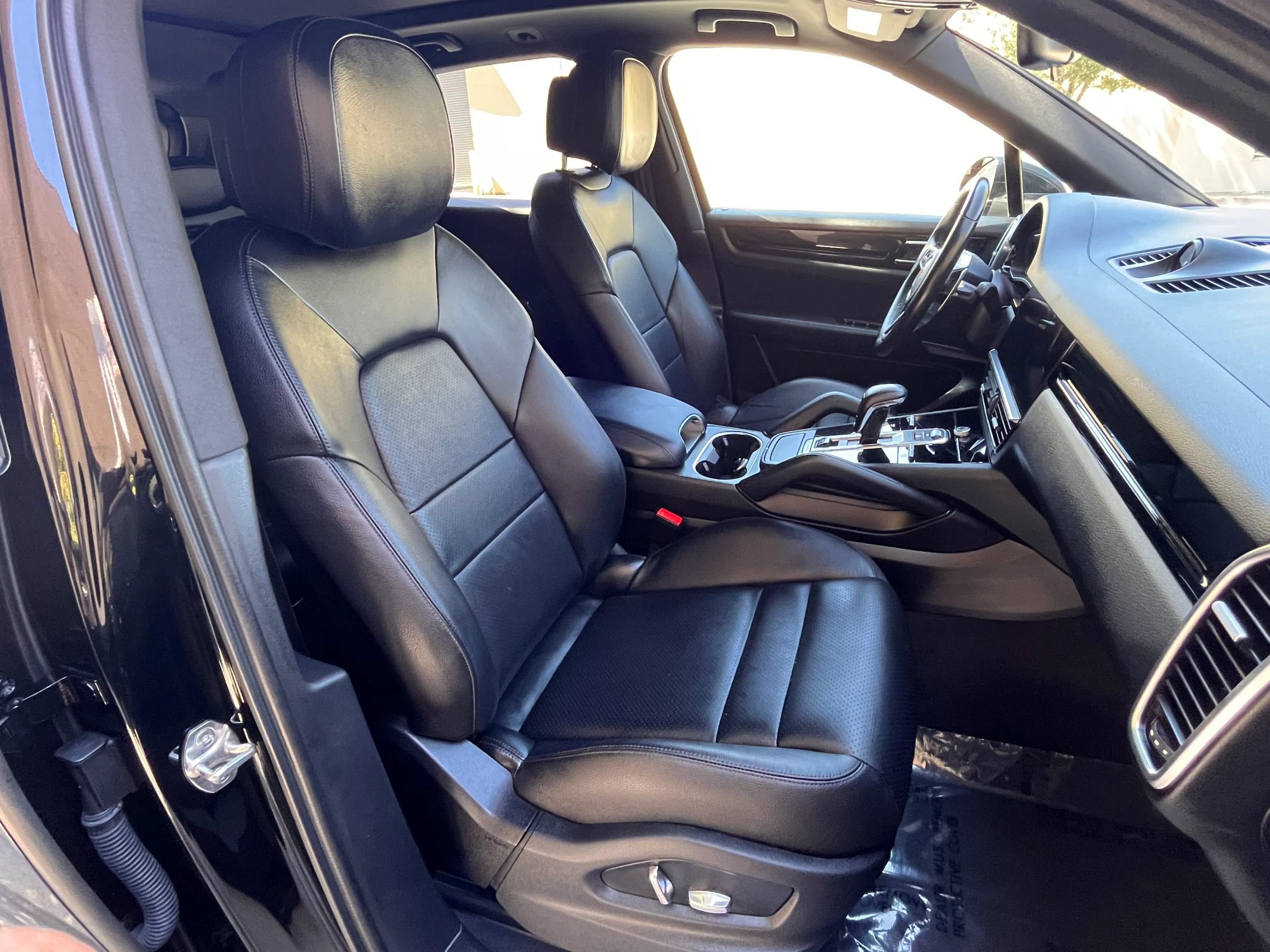 Used 2020 Porsche Cayenne w/ Driver Memory Package AWD/4WD image 16