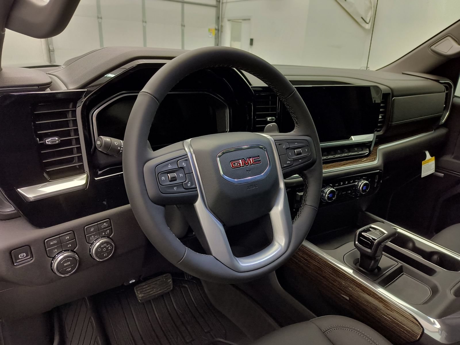 New 2026 GMC Sierra 1500 Elevation w/ Elevation Premium Package AWD/4WD image 4