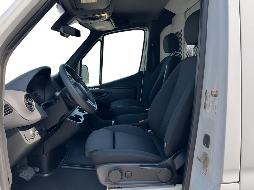 Used 2019 Freightliner Sprinter 2500 w/ Driver Convenience Package RWD image 6