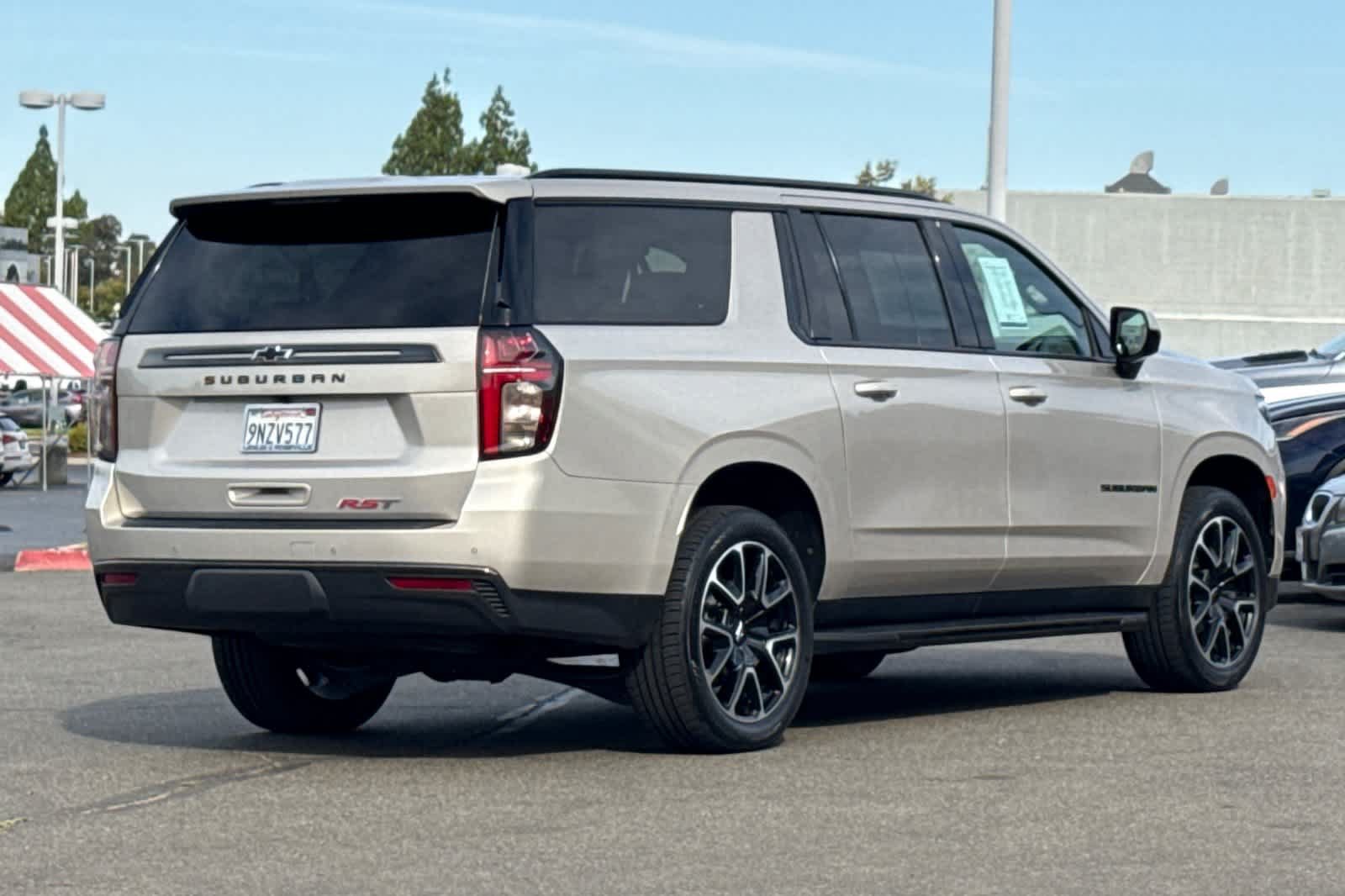 Used 2021 Chevrolet Suburban RST AWD/4WD image 2