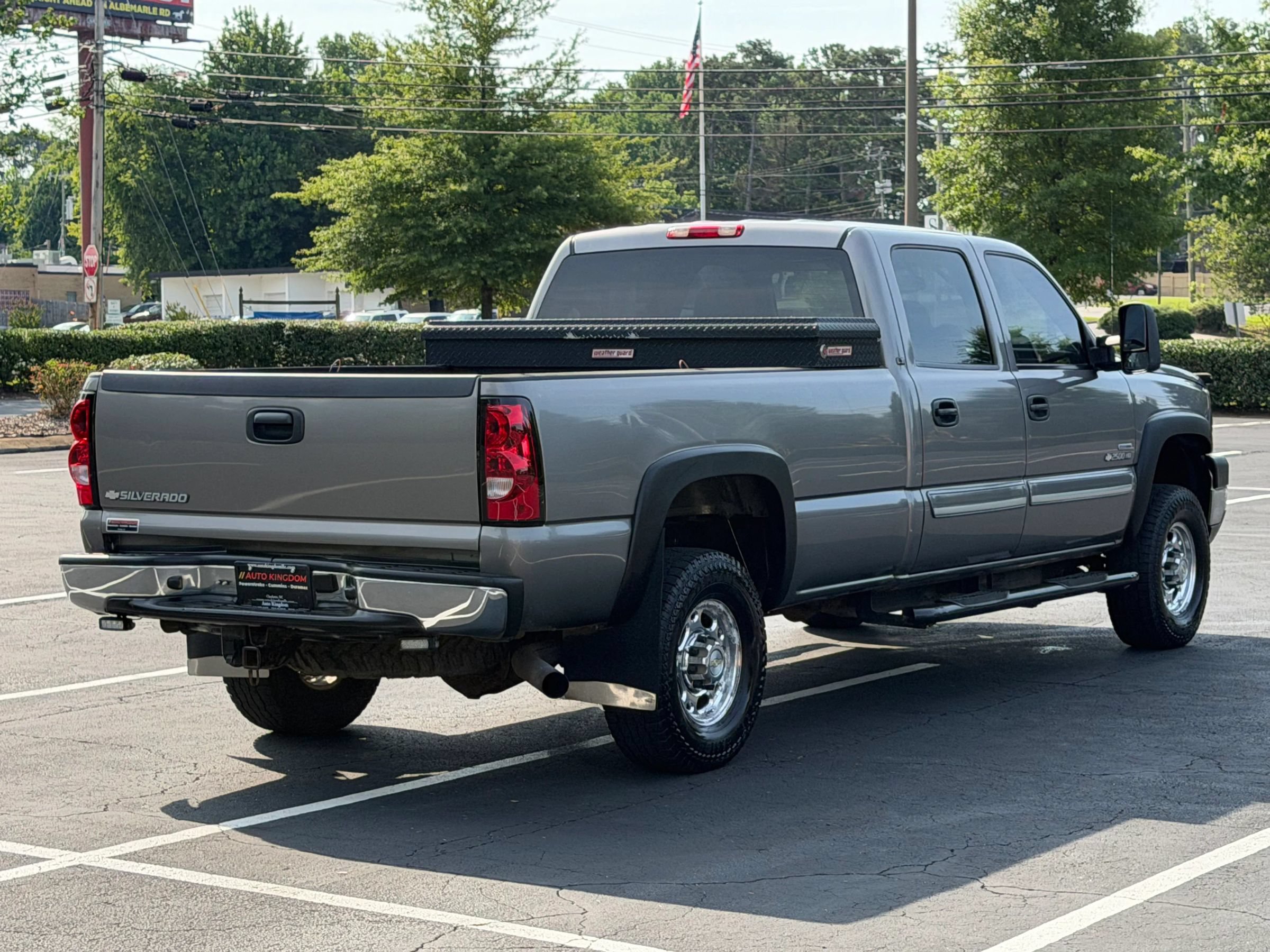 Used 2006 Chevrolet Silverado 2500 LT w/ Heavy-Duty Power Package AWD/4WD image 6