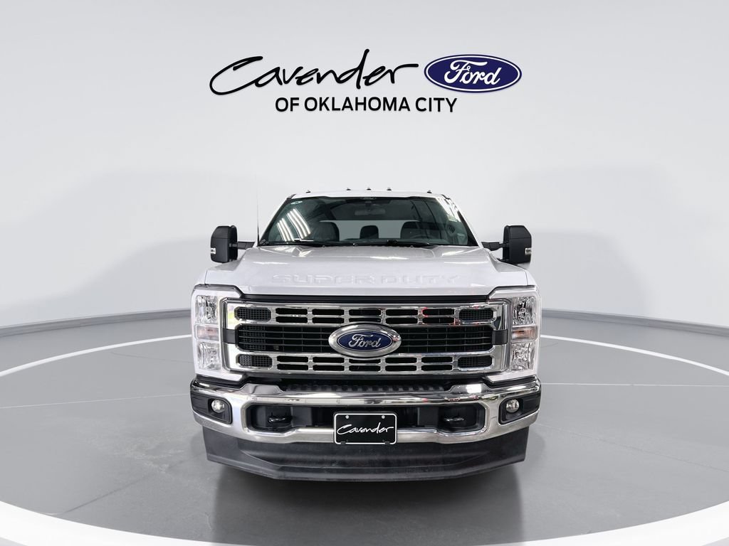 Used 2025 Ford F350 XLT AWD/4WD image 3