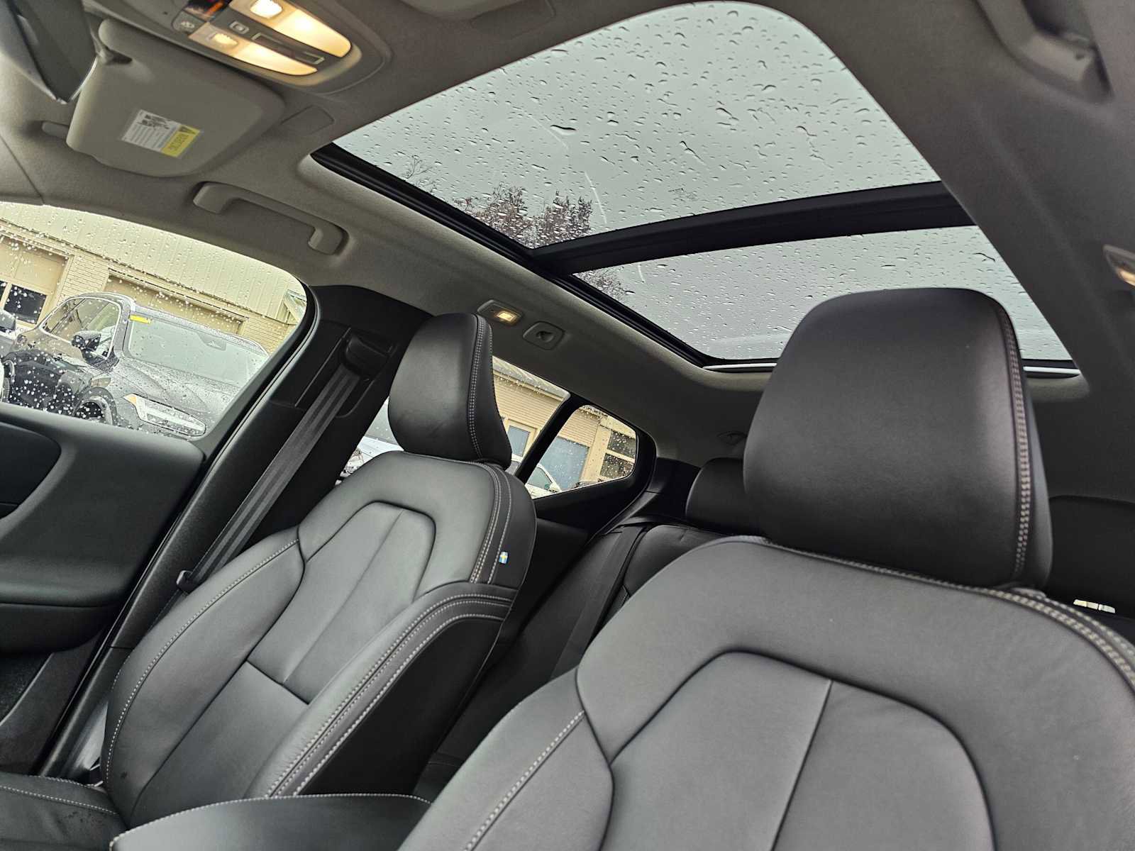 Certified 2025 Volvo XC40 B5 Core w/ Protection Package Premier image 25