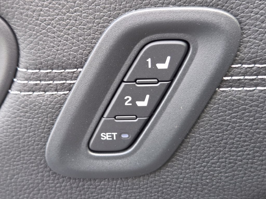 Certified 2026 Honda Pilot Touring image 12