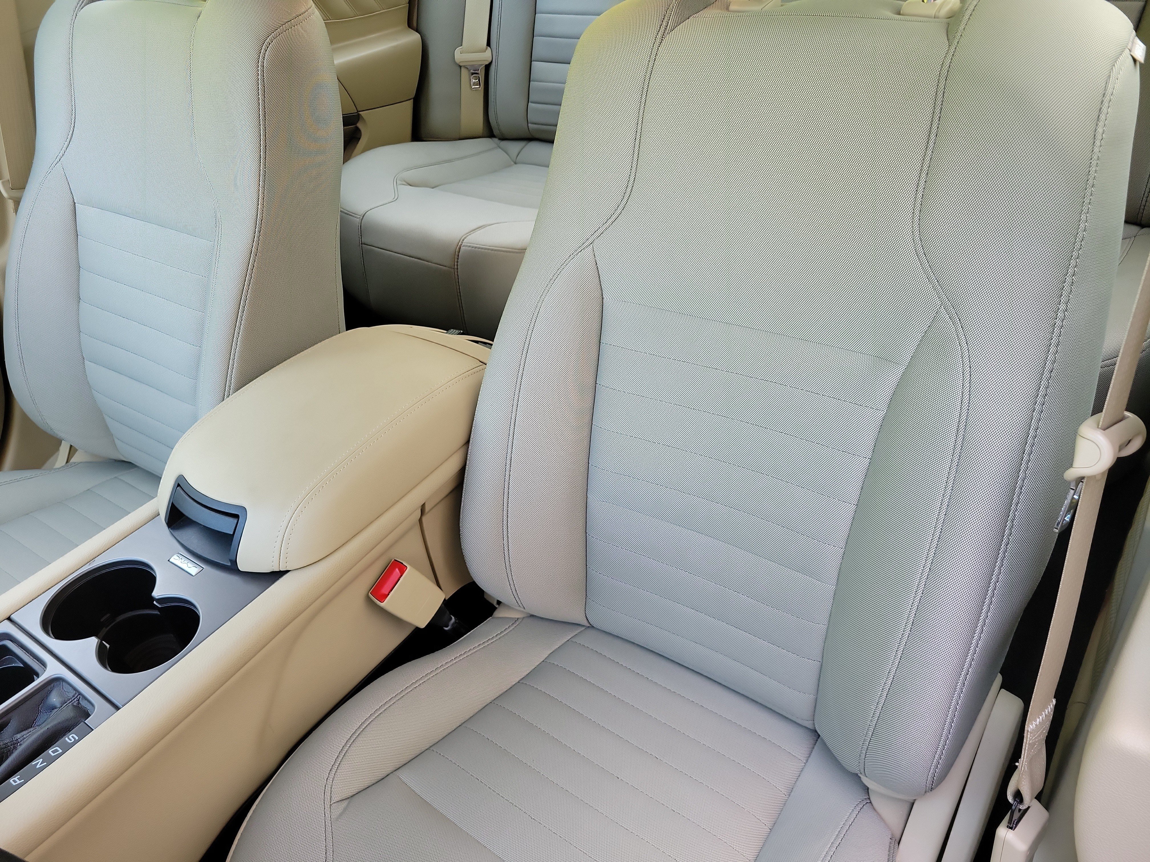 Used 2018 Ford Taurus SE FWD image 11