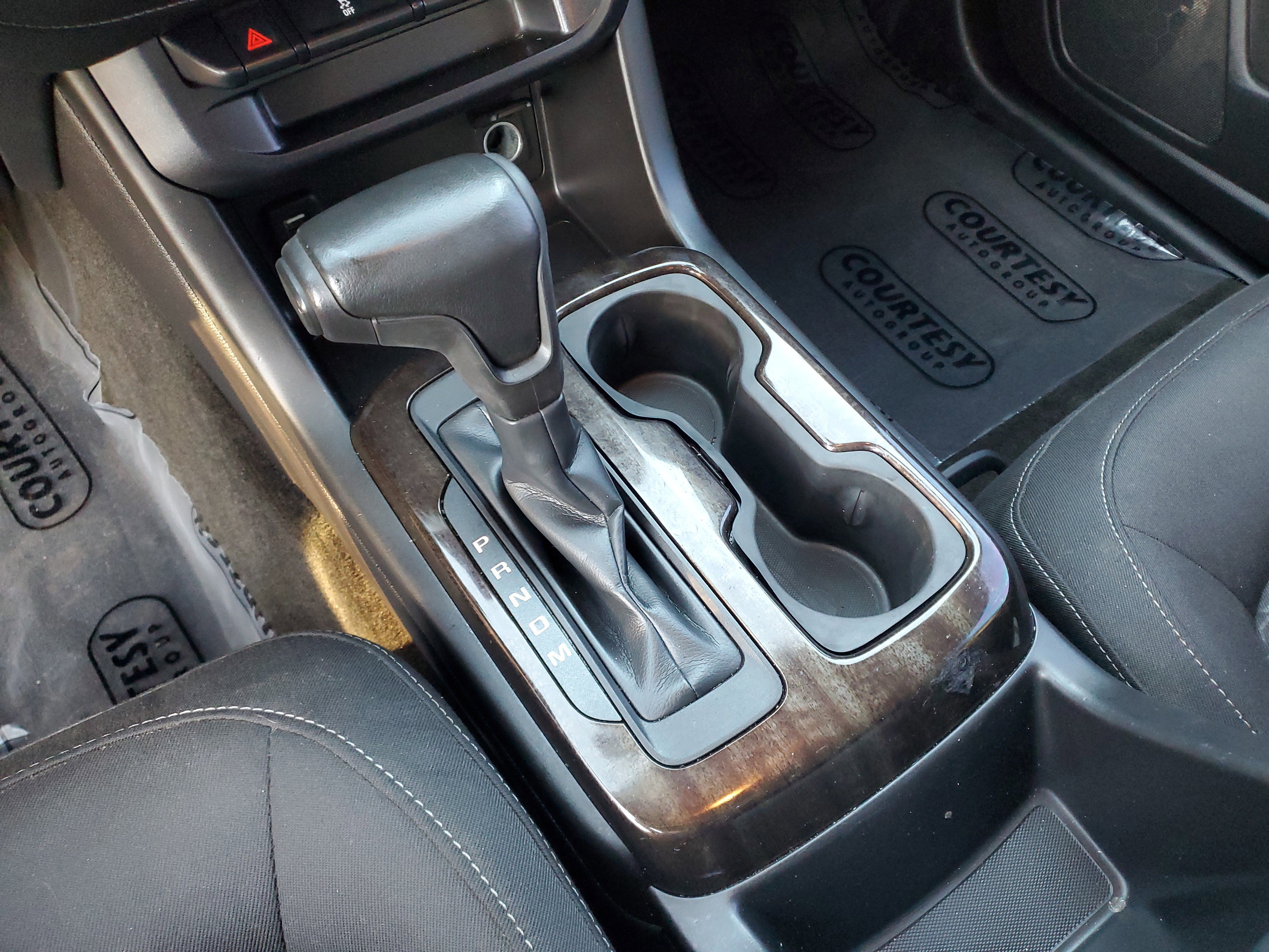 Used 2015 GMC Canyon SLE w/ SLE Convenience Package image 26