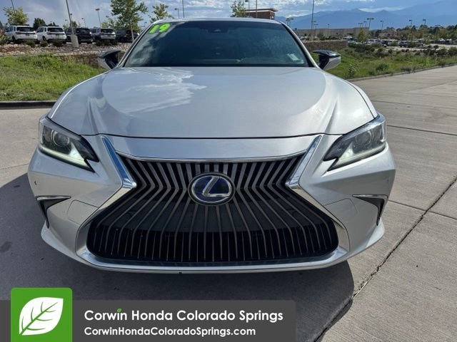 Used 2019 Lexus ES 300h w/ Accessory Package FWD image 4