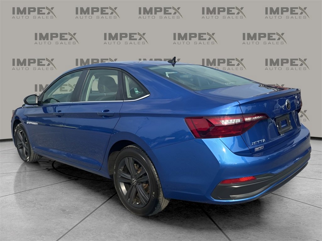 Used 2024 Volkswagen Jetta SE image 3