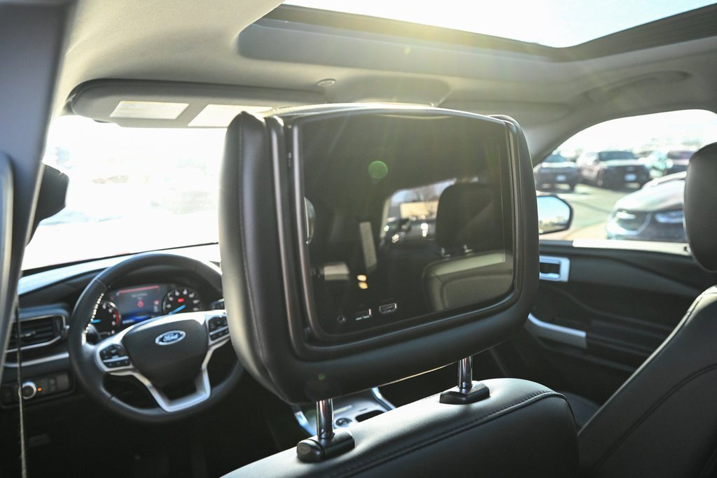 Used 2023 Ford Explorer XLT w/ Equipment Group 202A image 3
