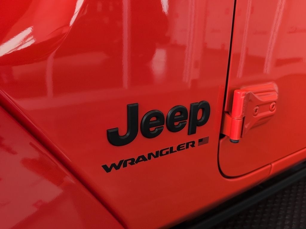 Used 2023 Jeep Wrangler Unlimited Sahara AWD/4WD image 5