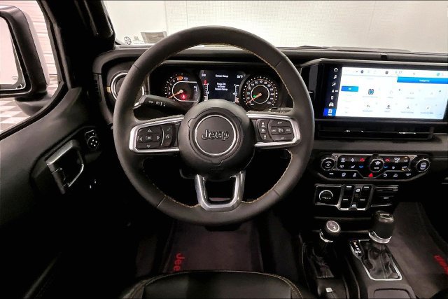 Used 2024 Jeep Wrangler Unlimited Sahara w/ Technology Group AWD/4WD image 5