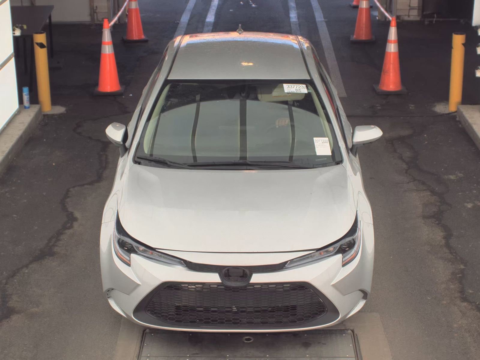 Used 2022 Toyota Corolla LE FWD image 2