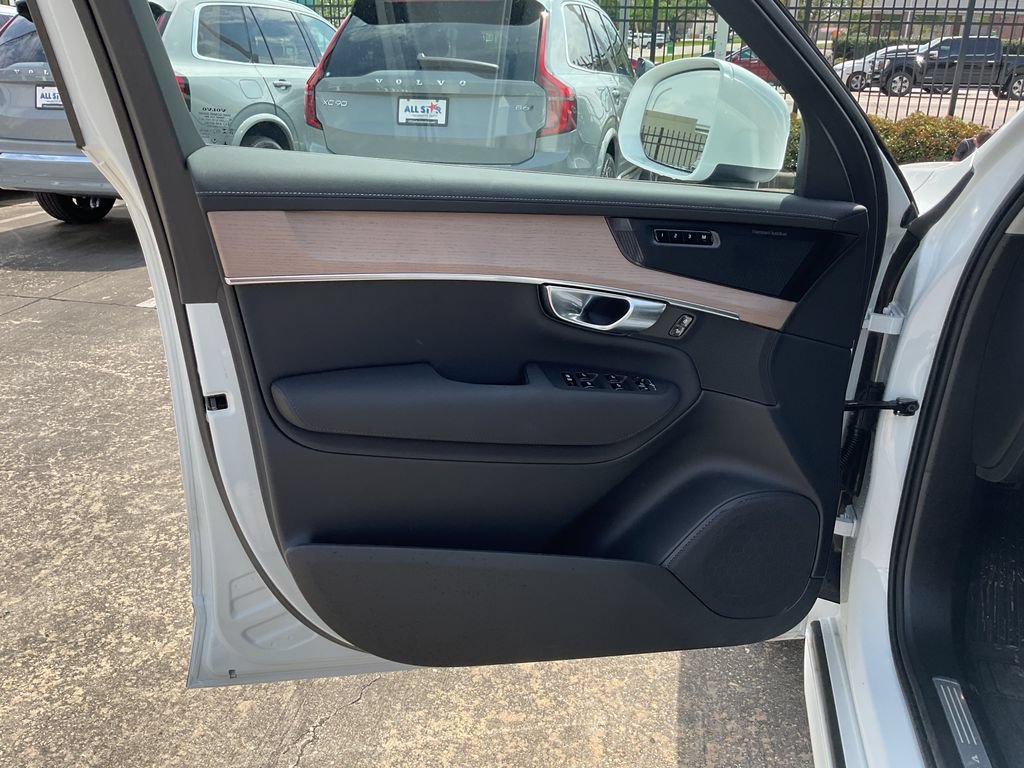 New 2026 Volvo XC90 B6 Plus w/ Protection Package AWD/4WD image 13