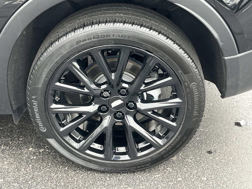 Certified 2023 Cadillac XT4 Premium Luxury w/ Cold Weather Package image 11