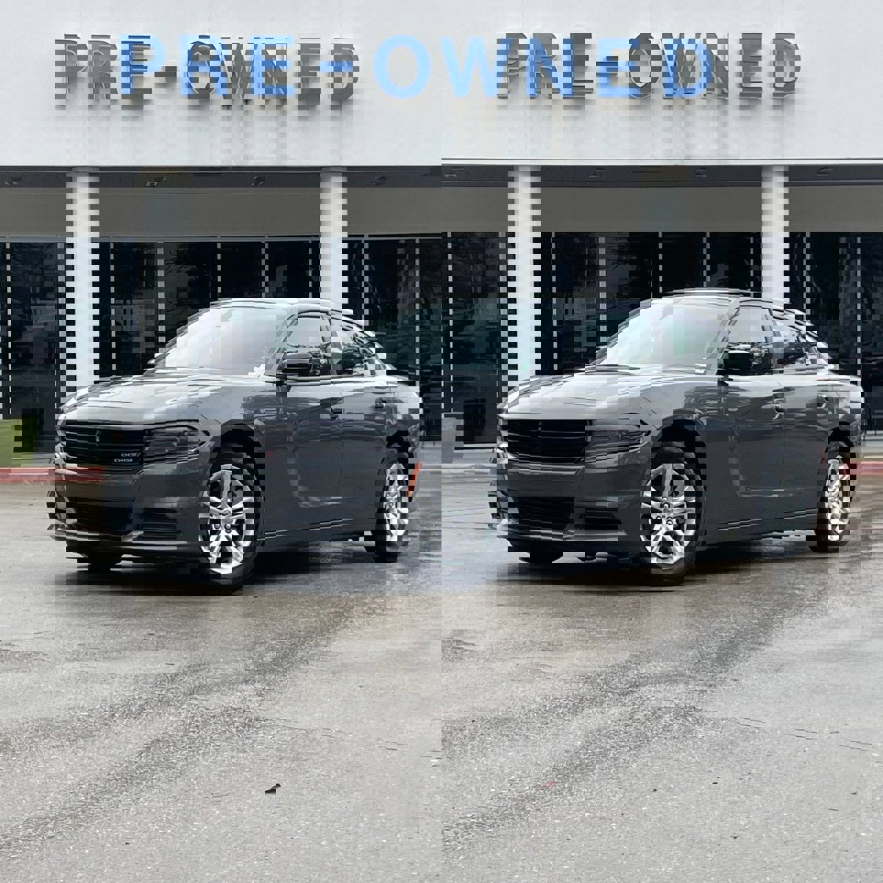 Used 2023 Dodge Charger SXT image 2