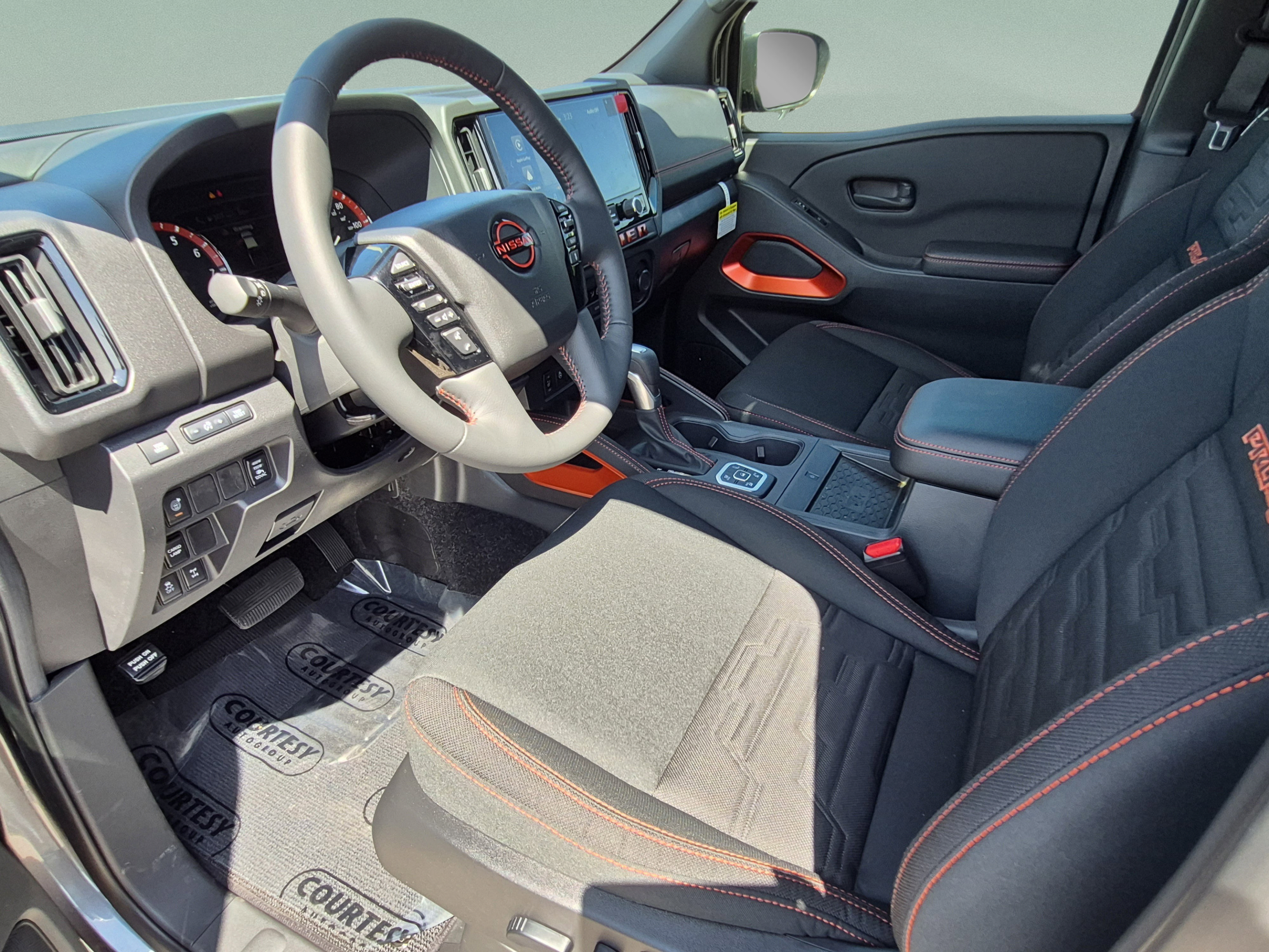 New 2026 Nissan Frontier PRO-4X w/ Pro-4x Convenience Package AWD/4WD image 18