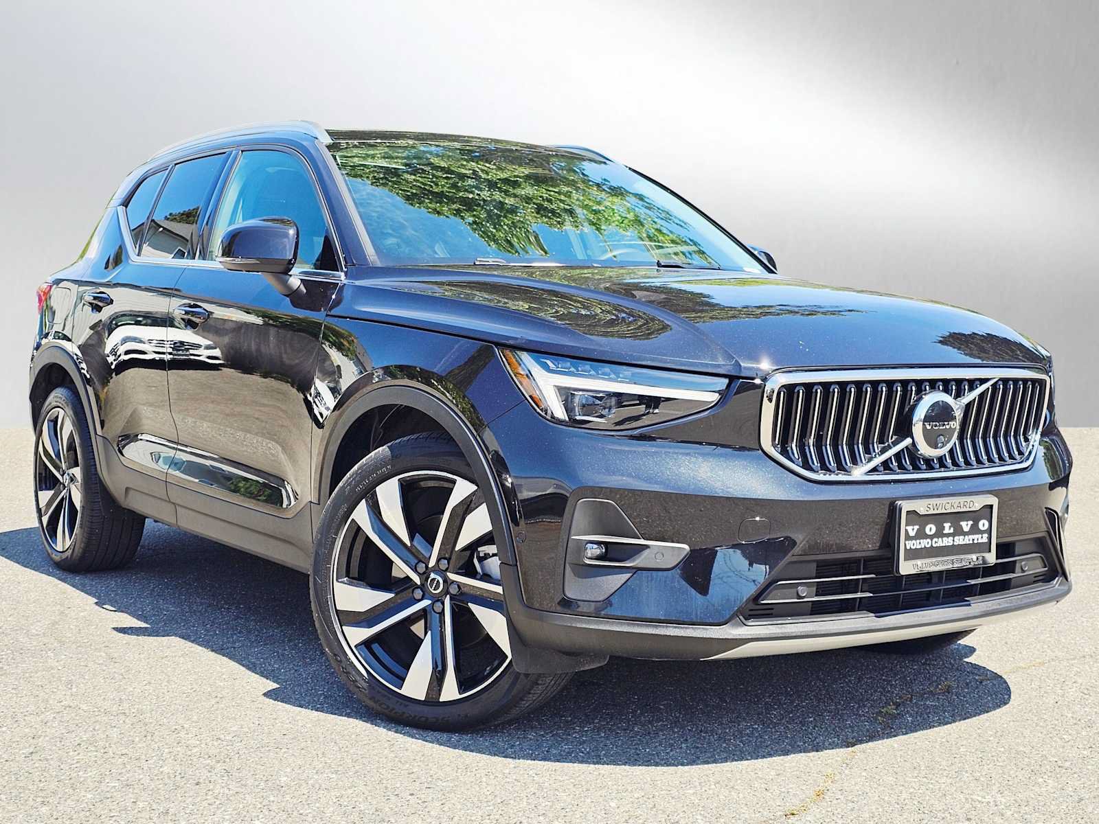 New 2026 Volvo XC40 B5 Ultra w/ Protection Package Premier AWD/4WD image 1