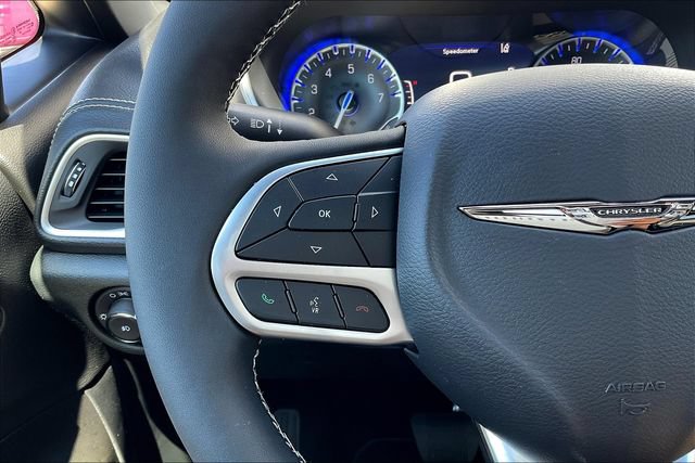 New 2025 Chrysler Pacifica Select AWD/4WD image 45