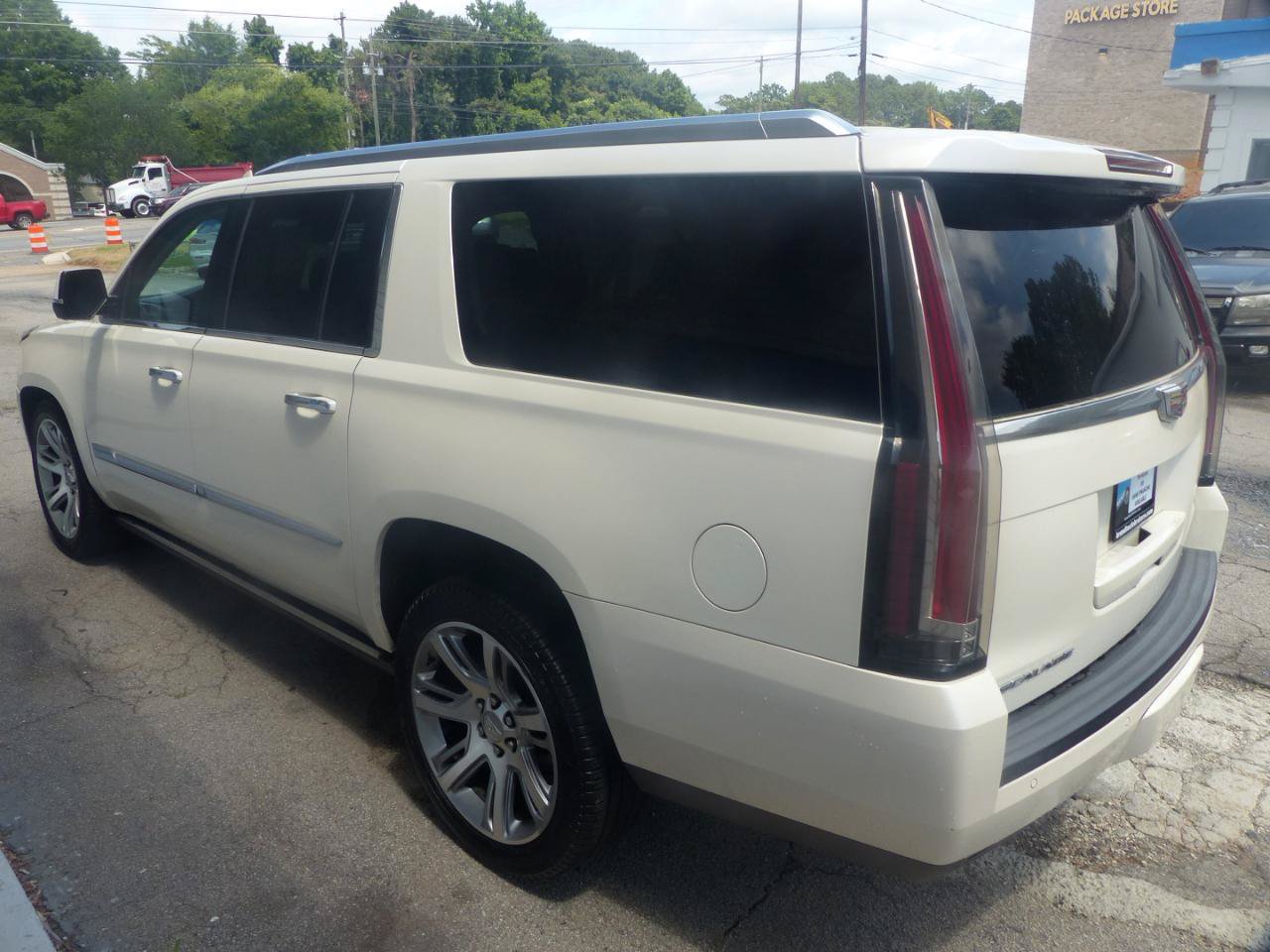 Used 2015 Cadillac Escalade ESV Premium AWD/4WD image 7