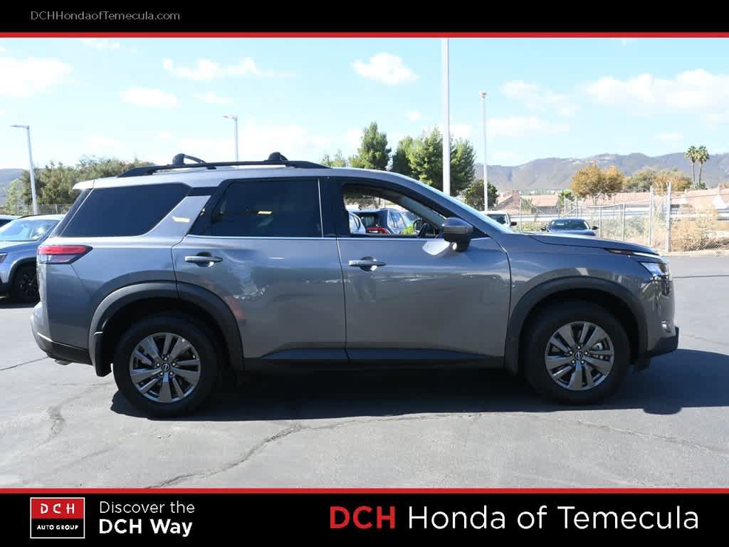 Used 2025 Nissan Pathfinder SV FWD image 5