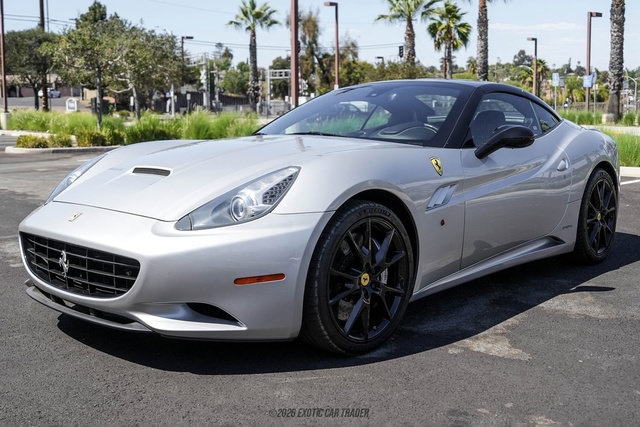 Used 2012 Ferrari California RWD image 19
