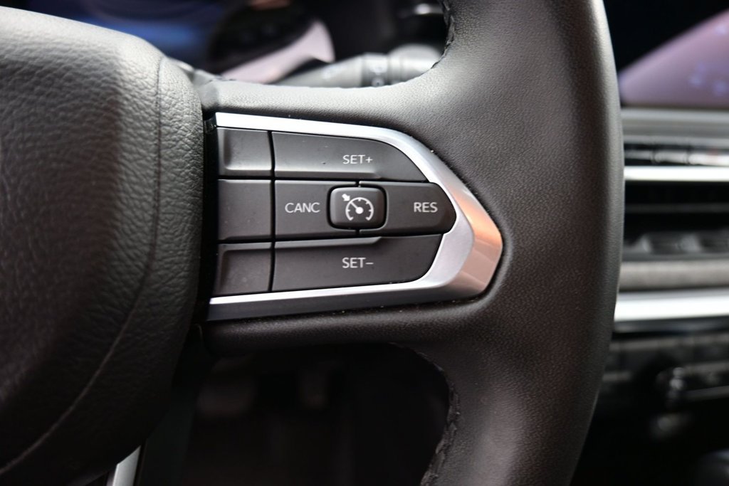 Used 2024 Jeep Compass Latitude AWD/4WD image 19