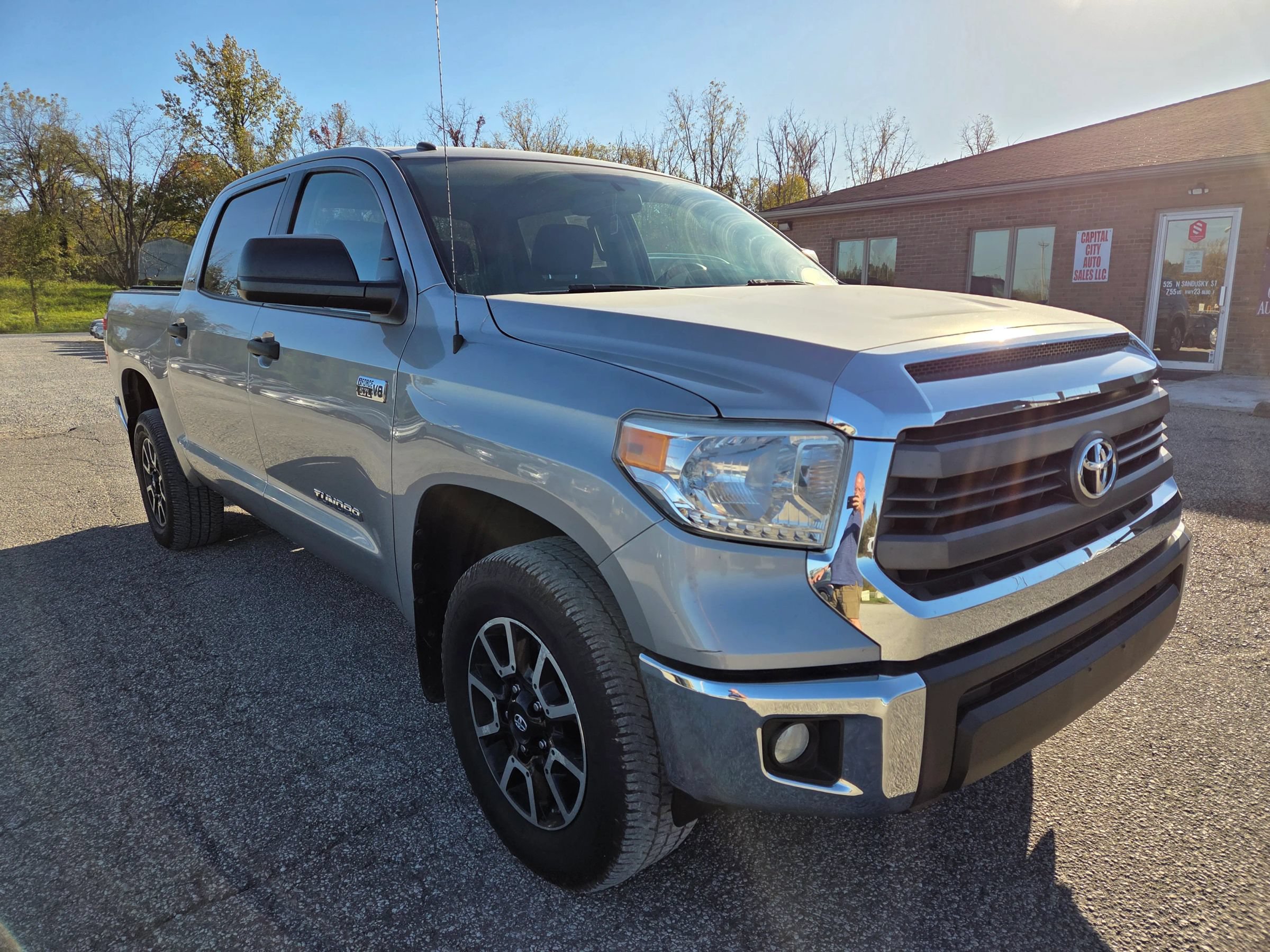 Used 2015 Toyota Tundra SR5 w/ TRD Off Road Package AWD/4WD image 5